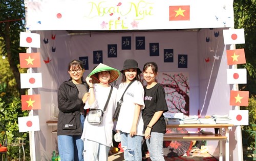 Chương trình "Một cuốn sách - Một cây xanh"