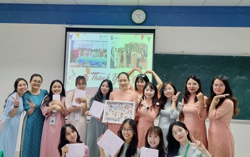 Cùng nhìn lại những khoảnh khắc đáng nhớ của buổi Tổng kết sinh viên thực tập tại Khoa Ngôn ngữ & Văn hóa Anh, Đại học Đông Á