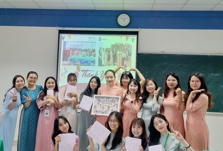 Cùng nhìn lại những khoảnh khắc đáng nhớ của buổi Tổng kết sinh viên thực tập tại Khoa Ngôn ngữ & Văn hóa Anh, Đại học Đông Á