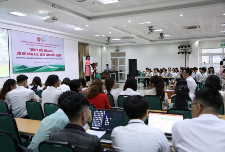 Sinh viên khoa Ngoại ngữ - Đại học Đông Á tham gia Hội nghị nghiên cứu khoa học cấp trường