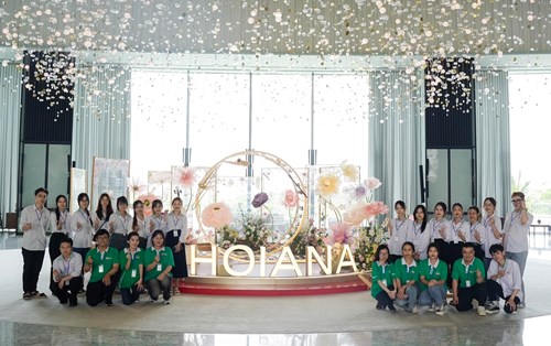 Sinh viên ngành Ngôn Ngữ Anh tham gia kiến tập tại khu nghỉ dưỡng Hoiana Resort & Golf