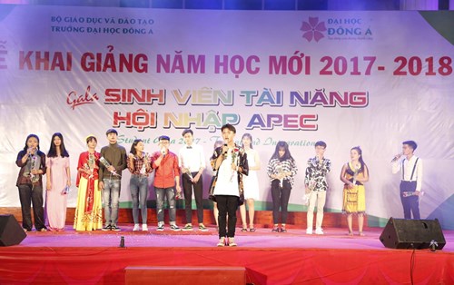 Sinh viên Đông Á hoà cùng sắc màu APEC trong ngày hội Club Fair và Gala Sinh Viên 2017 (phần 2)